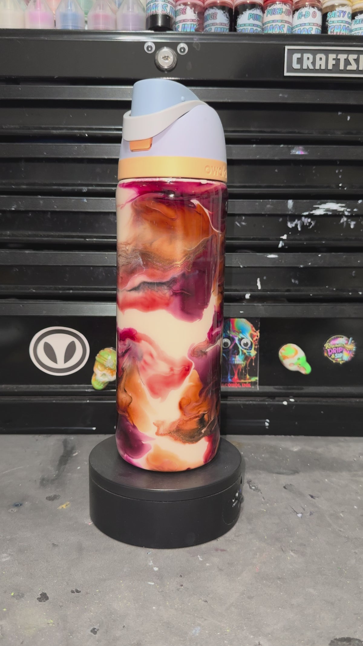 24 oz Owala FreeSip Molten Romance